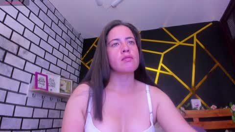 Snapshot of kathina_giraldo chatting on 12-12-24, 01:49 Paola online show from 12-12-24, 01:49