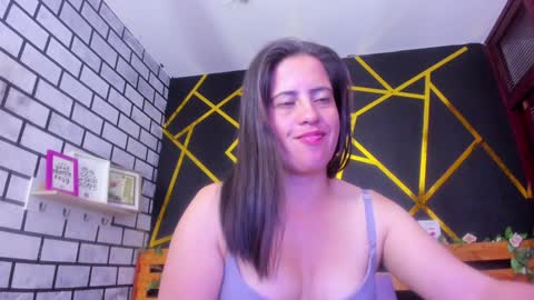 Snapshot of kathina_giraldo chatting on 12-18-24, 04:06 Paola online show from 12-18-24, 04:06