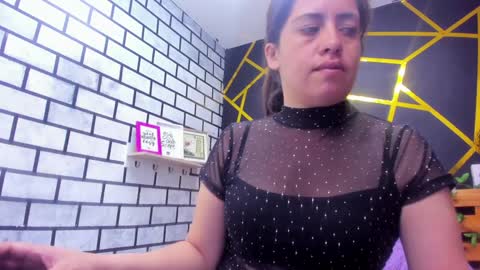 Snapshot of kathina_giraldo chatting on 12-24-24, 02:12 Paola online show from 12-24-24, 02:12