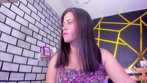 Snapshot of kathina_giraldo chatting on 12-30-24, 03:57 Paola online show from 12-30-24, 03:57