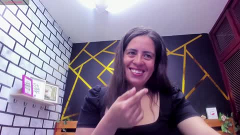 Snapshot of kathina_giraldo chatting on 01-14-25, 12:35 Paola online show from 01-14-25, 12:35