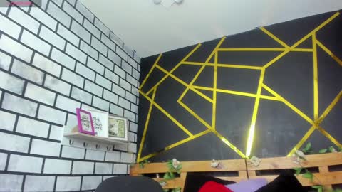 Snapshot of kathina_giraldo chatting on 01-18-25, 01:40 Paola online show from 01-18-25, 01:40