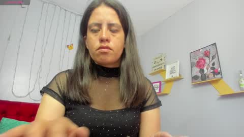 Snapshot of kathina_giraldo chatting on 01-26-25, 01:47 Paola online show from 01-26-25, 01:47
