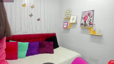 Snapshot of kathina_giraldo chatting on 02-01-25, 12:37 Paola online show from 02-01-25, 12:37