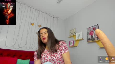 Snapshot of kathina_giraldo chatting on 02-06-25, 12:48 Paola online show from 02-06-25, 12:48