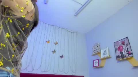 Snapshot of kathina_giraldo chatting on 02-14-25, 01:51 Paola online show from 02-14-25, 01:51