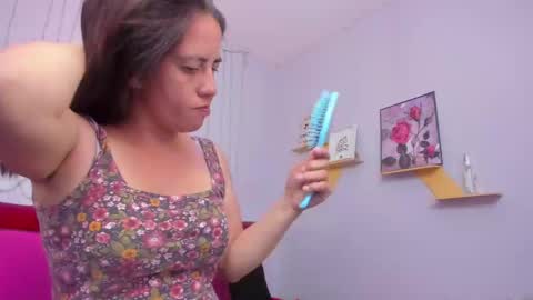 Snapshot of kathina_giraldo chatting on 02-20-25, 06:46 Paola online show from 02-20-25, 06:46