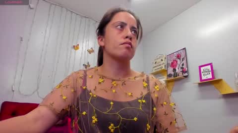 Snapshot of kathina_giraldo chatting on 03-11-25, 06:41 Paola online show from 03-11-25, 06:41