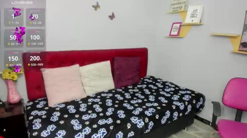 Snapshot of kathina_giraldo chatting on 10-08-25, 01:20 Paola online show from 10-08-25, 01:20