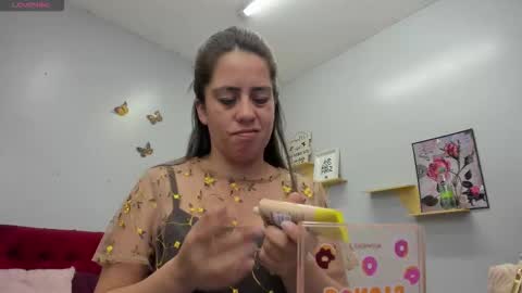Snapshot of kathina_giraldo chatting on 10-15-25, 12:49 Paola online show from 10-15-25, 12:49