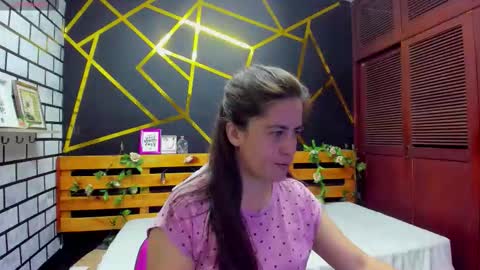 Snapshot of kathina_giraldo chatting on 10-22-25, 01:00 Paola online show from 10-22-25, 01:00