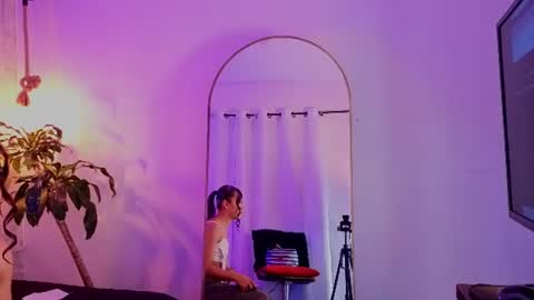 Snapshot of kathira_londres chatting on 06-20-26, 11:35 Sofia online show from 06-20-26, 11:35