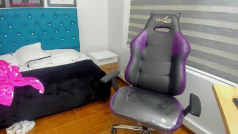 Snapshot of kathygp chatting on 11-21-25, 11:31 Violet online show from 11-21-25, 11:31