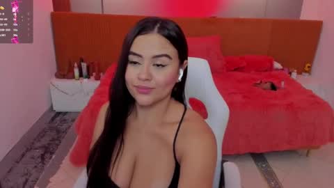 Snapshot of katia_bigboobs11 chatting on 09-19-25, 10:27 Katia online show from 09-19-25, 10:27