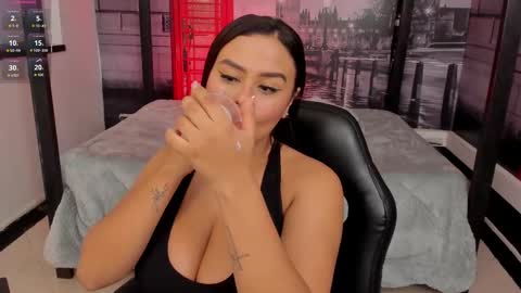 Snapshot of katia_bigboobs11 chatting on 10-23-25, 10:36 Katia online show from 10-23-25, 10:36