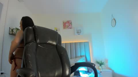 Snapshot of katia_gh chatting on 10-18-25, 11:33 Katia online show from 10-18-25, 11:33