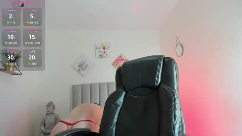 Snapshot of katia_gh chatting on 10-22-25, 11:32 Katia online show from 10-22-25, 11:32