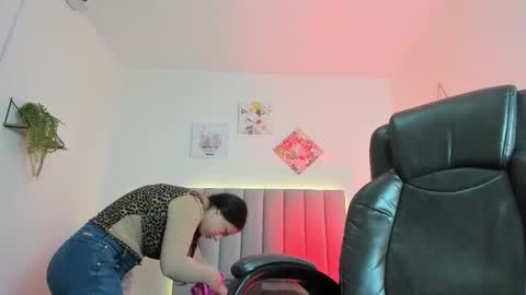 Snapshot of katia_gh chatting on 11-27-25, 11:34 Katia online show from 11-27-25, 11:34