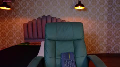 Katia online show from 11-24-25, 01:00