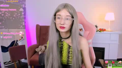 Snapshot of katia_kim chatting on 02-13-25, 11:28 Katia online show from 02-13-25, 11:28