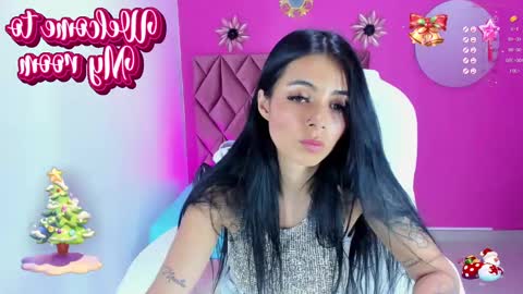 Snapshot of katia_sex25 chatting on 12-18-24, 06:32 Katia online show from 12-18-24, 06:32