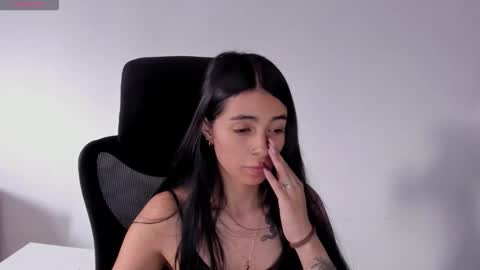 Snapshot of katia_sex25 chatting on 02-20-26, 04:18 Katia online show from 02-20-26, 04:18