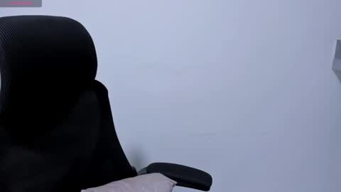 Snapshot of katia_sex25 chatting on 02-25-26, 05:22 Katia online show from 02-25-26, 05:22