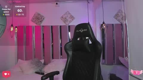 Snapshot of katia_ws chatting on 11-17-25, 12:44 KATIA online show from 11-17-25, 12:44