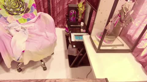 Kate online show from 04-01-26, 01:06