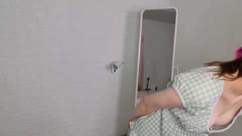 Snapshot of katie_ktk chatting on 09-27-25, 01:49 Katie online show from 09-27-25, 01:49