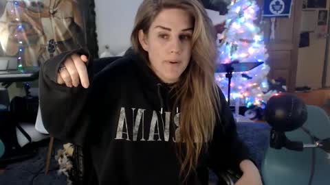 Snapshot of katiecutie_5 chatting on 01-22-25, 07:35 Katie online show from 01-22-25, 07:35