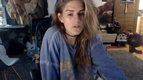 Snapshot of katiecutie_5 chatting on 09-18-25, 05:20 Katie online show from 09-18-25, 05:20