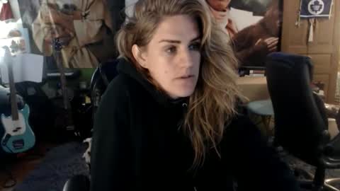 Snapshot of katiecutie_5 chatting on 11-05-25, 06:24 Katie online show from 11-05-25, 06:24