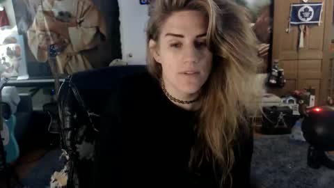 Snapshot of katiecutie_5 chatting on 11-21-25, 06:23 Katie online show from 11-21-25, 06:23