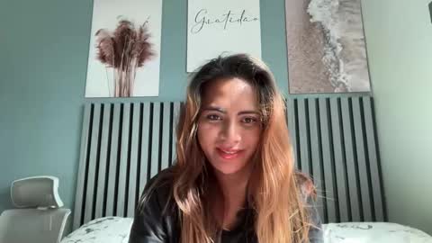 katiefrox  online show from 11-03-25, 12:24