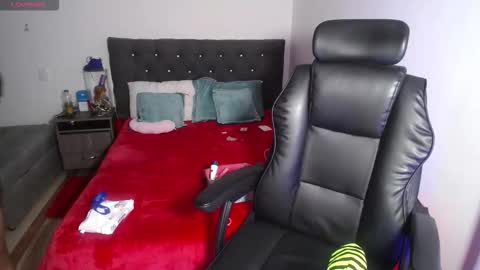 Daniela  online show from 10-19-25, 01:39