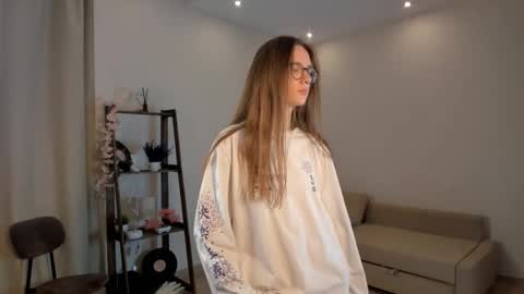 Snapshot of katinatonge chatting on 10-14-25, 01:06 Scarlett online show from 10-14-25, 01:06