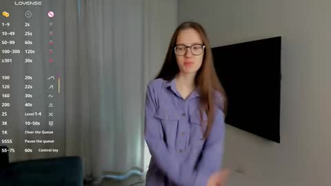 Snapshot of katinatonge chatting on 11-19-25, 08:36 Scarlett online show from 11-19-25, 08:36