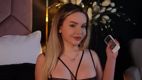 Snapshot of katjolie chatting on 01-23-25, 09:07 KatJolie online show from 01-23-25, 09:07