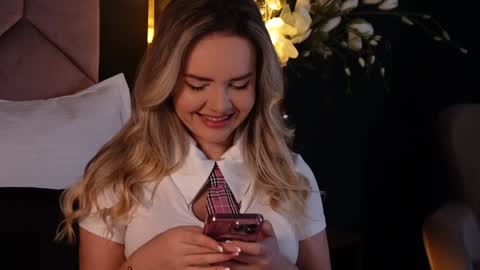 Snapshot of katjolie chatting on 01-28-25, 08:47 KatJolie online show from 01-28-25, 08:47