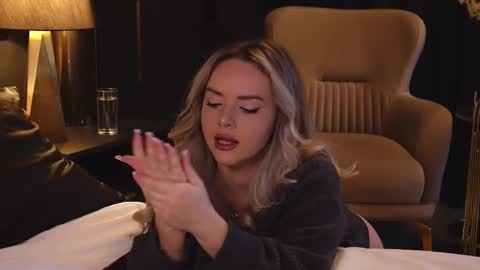 Snapshot of katjolie chatting on 02-21-25, 08:38 KatJolie online show from 02-21-25, 08:38