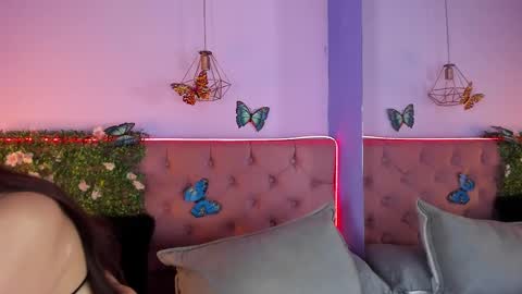 Snapshot of katniss_lovee_ chatting on 03-11-25, 11:44 .... Katniss .... online show from 03-11-25, 11:44