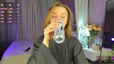 Snapshot of katrina_bail chatting on 06-18-26, 01:06 Katrina Bail online show from 06-18-26, 01:06