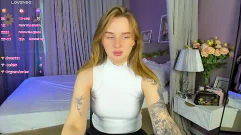Snapshot of katrina_bail chatting on 07-10-26, 02:05 Katrina Bail online show from 07-10-26, 02:05
