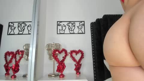 Snapshot of katrina_moore chatting on 02-14-25, 02:33 katrina moore online show from 02-14-25, 02:33