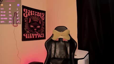 Katrina Ricci online show from 12-15-25, 04:00