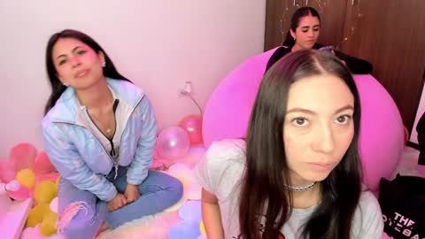 Snapshot of katrinrosex chatting on 12-11-24, 05:26 Katrin online show from 12-11-24, 05:26