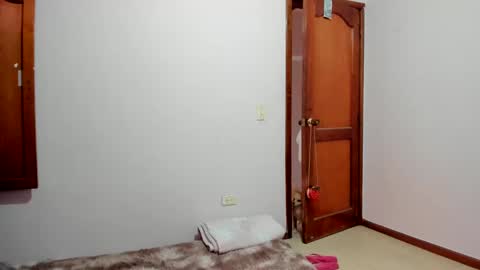 Snapshot of katrinrosex chatting on 11-24-25, 02:17 Katrin online show from 11-24-25, 02:17