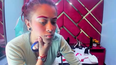 Snapshot of kattalella_luck chatting on 11-25-25, 04:01 kattalella luck online show from 11-25-25, 04:01