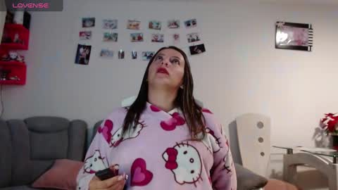 Snapshot of kattie_love chatting on 01-20-25, 03:37 kattie online show from 01-20-25, 03:37